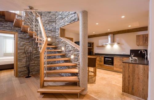 Moosen Apartment | Unforgettable Almhütte Retreat with Hot Tub & Top Rating