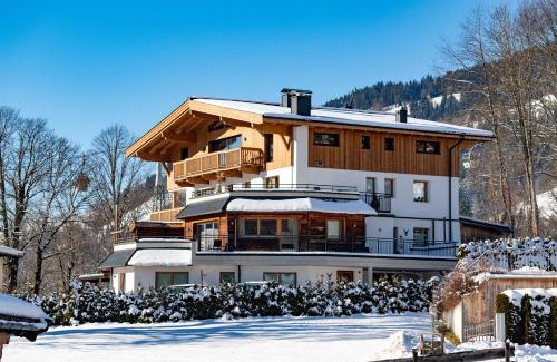 Moosen Apartment | Unforgettable Almhütte Retreat with Hot Tub & Top Rating