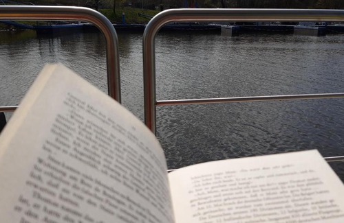 Kaninchenberg Boat Rental | Discover Floating-Workspace Courage: Your Ideal Retreat
