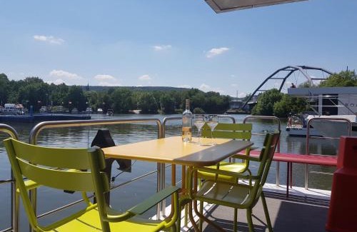 Kaninchenberg Boat Rental | Discover Floating-Workspace Courage: Your Ideal Retreat
