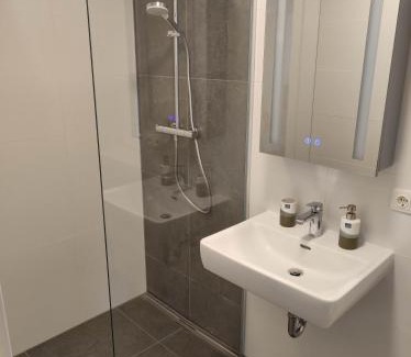 Kaisermuhlen Apartment | Luxus Penthouse gegenüber Vienna International Centre und Kaiserwasser