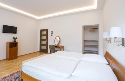 Litomysl Apartment | Stylish Apartment with Terrace in Central Litomyšl - 4 Stars