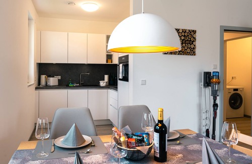 Region Hannover District Apartment | Pet-Friendly Apartment A with Ocean & Lake Views - 10/10 Rating