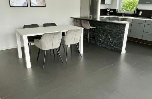 Horde Apartment | Stunning Apartment by Phoenix Lake - Pet and Child Friendly
