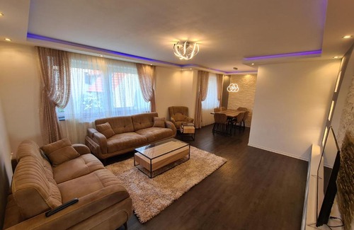 Misburg - Nord Apartment | Stylish Apartment in Prime Location - Family Friendly Stay