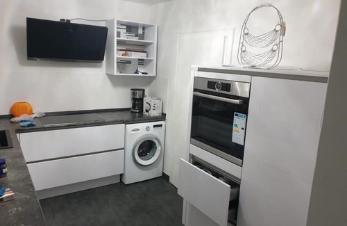 Misburg - Nord Apartment | Stylish Apartment in Prime Location - Family Friendly Stay
