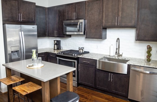 The Galleria Apartment | Inviting Luxx Galleria: King Bed & Poolside Relaxation