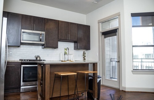 The Galleria Apartment | Inviting Luxx Galleria: King Bed & Poolside Relaxation