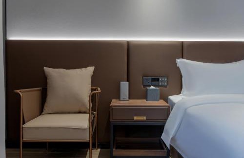 Luohu Hotel | Luyue Hotel Movie Hotel Huaqiangbei Convention and Exhibition Center Branch