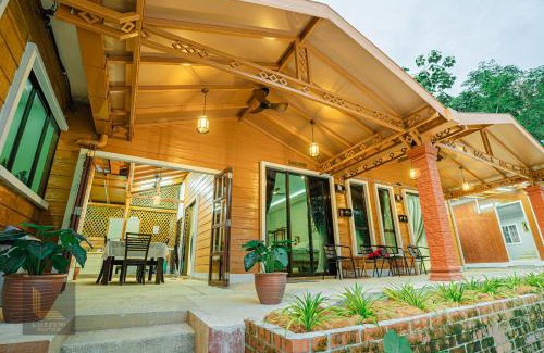 Hulu Langat House | Luzzeri Legasi Zeeman Hulu Langat Guesthouse