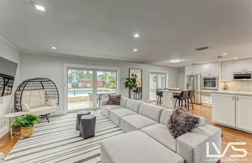 Survey Creek House | Experience AlMar LBTS: Beachfront Bliss & Family Fun