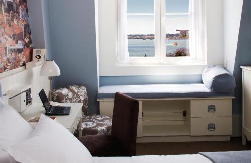 Sao Paulo Hotel | Elegant Lx Boutique Hotel: 4-Star Stay with Hot Tub & Dining