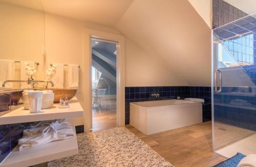Sao Paulo Hotel | Elegant Lx Boutique Hotel: 4-Star Stay with Hot Tub & Dining