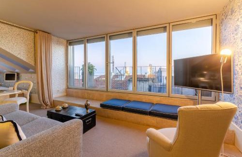 Sao Paulo Hotel | Elegant Lx Boutique Hotel: 4-Star Stay with Hot Tub & Dining