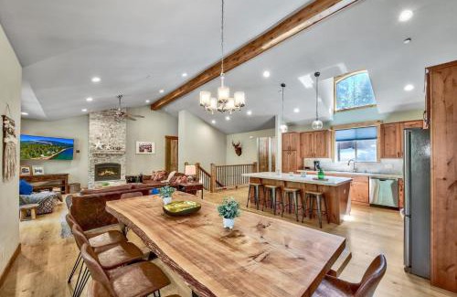 Kingswood Estates House | Lx22 Lake Tahoe north shore 4 bed cabin hot tub