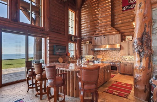 Port Orford House | Oceanfront LX28 Estate: Perfect Venue for Unforgettable Weddings