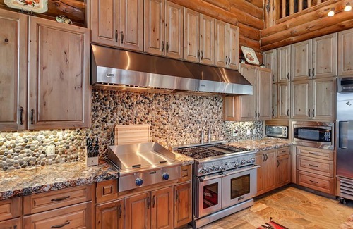 Port Orford House | Oceanfront LX28 Estate: Perfect Venue for Unforgettable Weddings