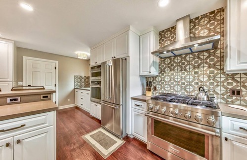 Upper Kingsbury House | Indulge in LX7 MidCentury Villa with Hot Tub & Ocean Views