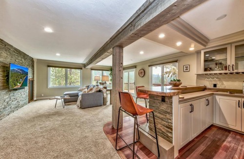 Upper Kingsbury House | Indulge in LX7 MidCentury Villa with Hot Tub & Ocean Views