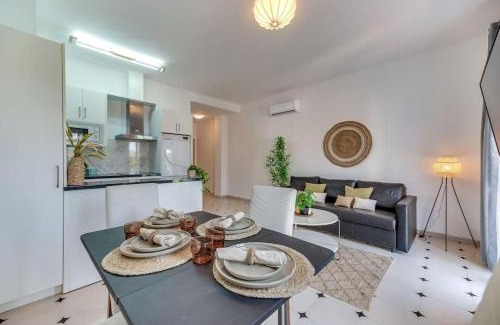 Arroyo de la Miel Apartment | Stylish LXR La Perla Renovated 2HAB Apartment for Families