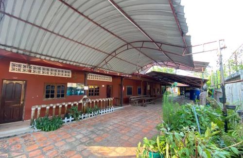 Khemarak Phoumin House | Budget-Friendly LY PORHENG Guesthouse with Pet-Friendly Perks