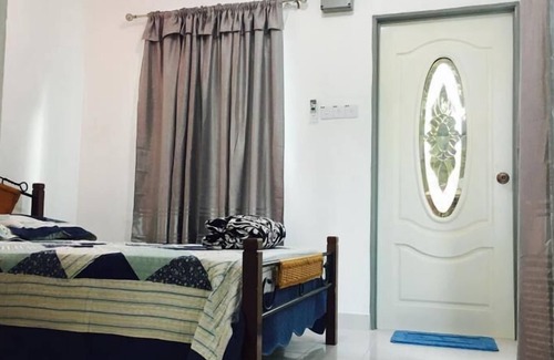 Air Hangat Hotel | Budget-Friendly Lyaa Resthouse: Child-Friendly with Breakfast