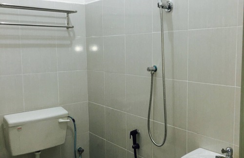 Air Hangat Hotel | Budget-Friendly Lyaa Resthouse: Child-Friendly with Breakfast