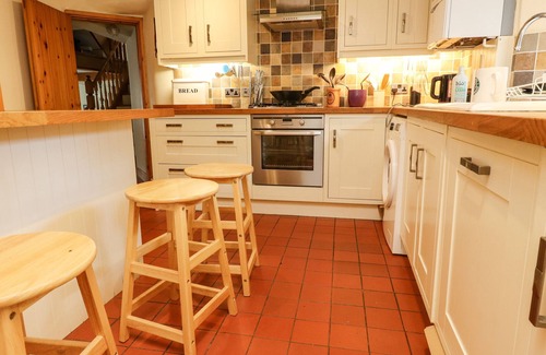 Giggleswick Cottage | Cozy Lychgate Cottage: Ideal Getaway with Open Fire