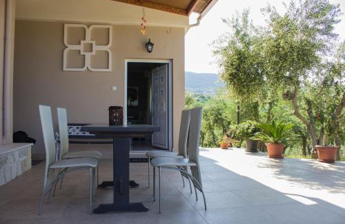 Makhairoi Apartment | Oceanfront Lydia's Apartment - Guest Rated 9.8/10