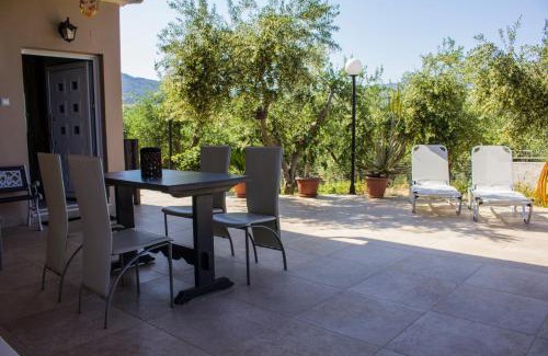 Makhairoi Apartment | Oceanfront Lydia's Apartment - Guest Rated 9.8/10