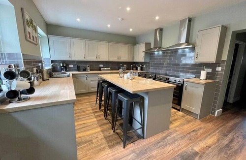 Swaffham Hotel | Experience Lydney House Hotel: Sleeps 22 with Top Amenities