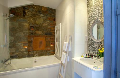 Askas Bed & Breakfast | Exceptional Stay at Lyhnos - Child-Friendly Haven