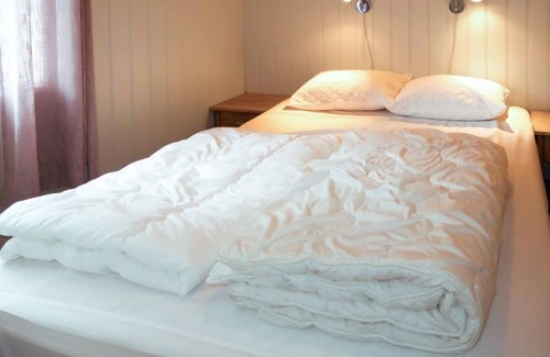 Vik House | Highly Rated Lyktvorholmen: Spa & Family-Friendly Retreat