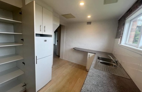 Allambie Heights House | Lyly House Beachside Retreat with views -Sleeps 6-Pet Friendly- Ultra Convenient