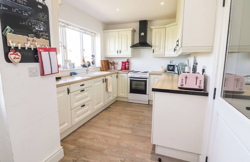 Bruff Cottage | Perfectly Located LYNCHPIN COTTAGE, Pet Friendly Retreat