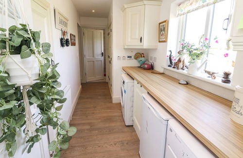 Bruff Cottage | Perfectly Located LYNCHPIN COTTAGE, Pet Friendly Retreat