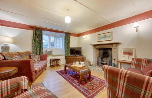 Thornton Rust House | Top-Rated Lyncroft: Pet & Child Friendly Getaway