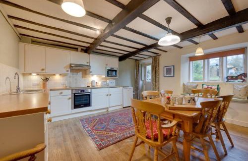 Thornton Rust House | Top-Rated Lyncroft: Pet & Child Friendly Getaway