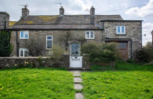 Thornton Rust House | Top-Rated Lyncroft: Pet & Child Friendly Getaway