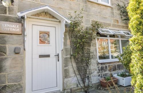 Fylingthorpe House | Cozy Lyndale Cottage: Child-Friendly Retreat with Great Reviews