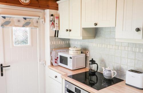 Fylingthorpe House | Cozy Lyndale Cottage: Child-Friendly Retreat with Great Reviews