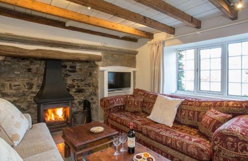 Leyburn House | Elegant Lyndhurst Cottage: 5-Star, Pet-Friendly Retreat