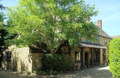 Kidlington House | Lyne House: Perfect Venue for Celebrations and Reunions