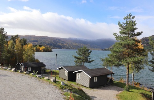 Hafslo Cabin | Relaxing Retreat at Lyngmo Hytter with Pool & Breakfast