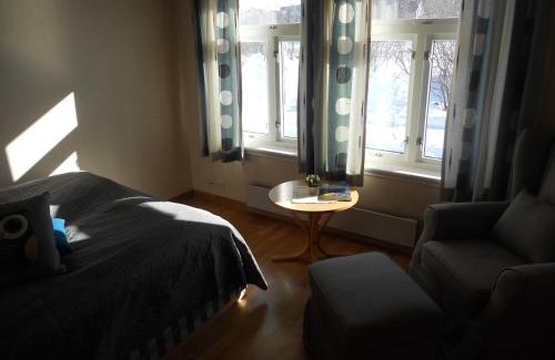 Lyngseidet House | Relax at Lyngseidet Gjestegård: Pool & Family-Friendly Stay