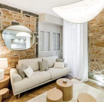 Les Cordeliers Apartment | Elegant Lyon Hypercentre Les Cordeliers with Spa & Family Perks