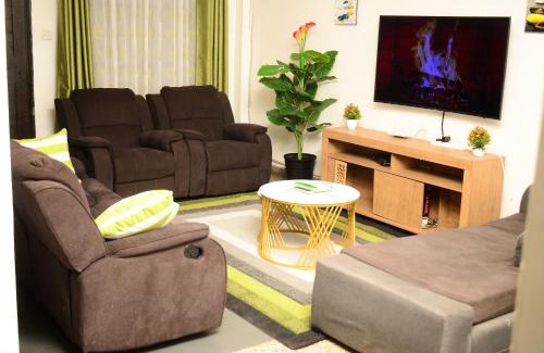 Eldoret Apartment | Discover Lyon's Place: Family-Friendly with Breakfast Included