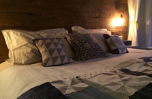 Falmouth House | Top-Rated Lyonesse Guest House with Breakfast and Kitchen