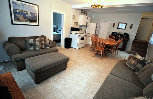 York Cottage | Lyons Cottages - Cottage #4, 3BR Walk to the Beaches of Stanhope National Park!