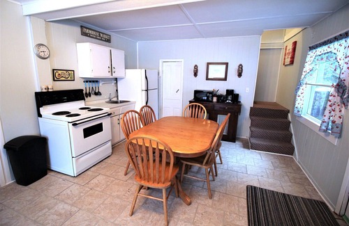York Cottage | Lyons Cottages - Cottage #4, 3BR Walk to the Beaches of Stanhope National Park!